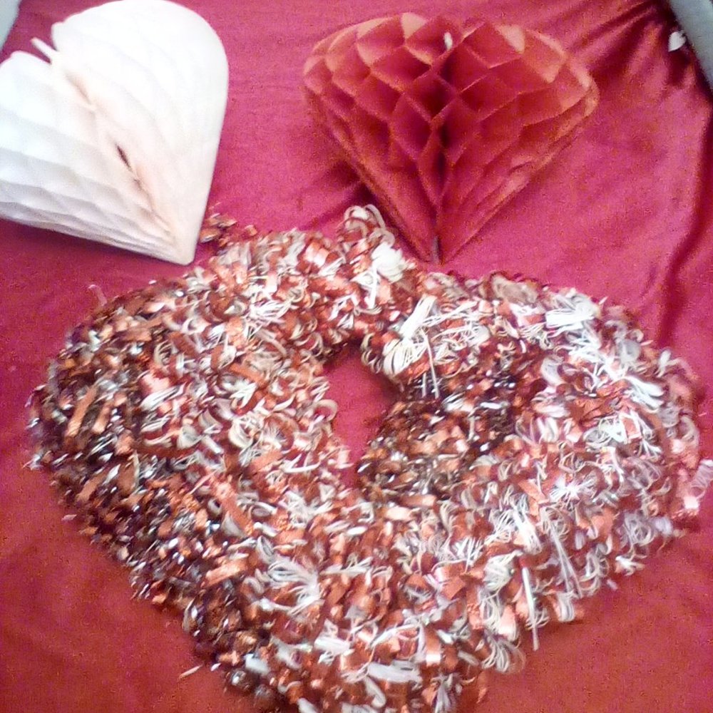 6 pc lot of valentine decorations